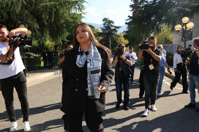 Sara Mila “Princesha E Burgut” I Mbyllet Goja Para Gazetares Ambrozia Meta
