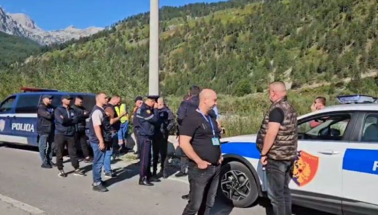 Rama Zgjohet Me Mendje Të Shkatërrojë Ndërtimet Në Valbonë