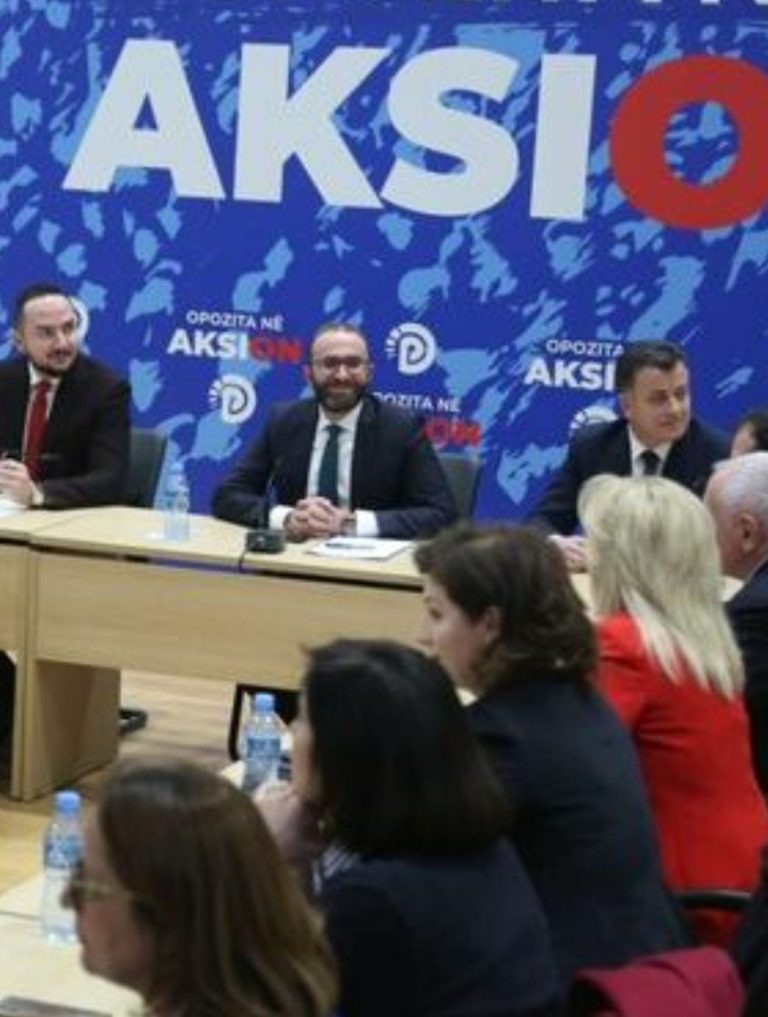 Diskutimet në mbledhjen e PD-së: Të mos përjashtojmë ngujimin apo grevën e urisë