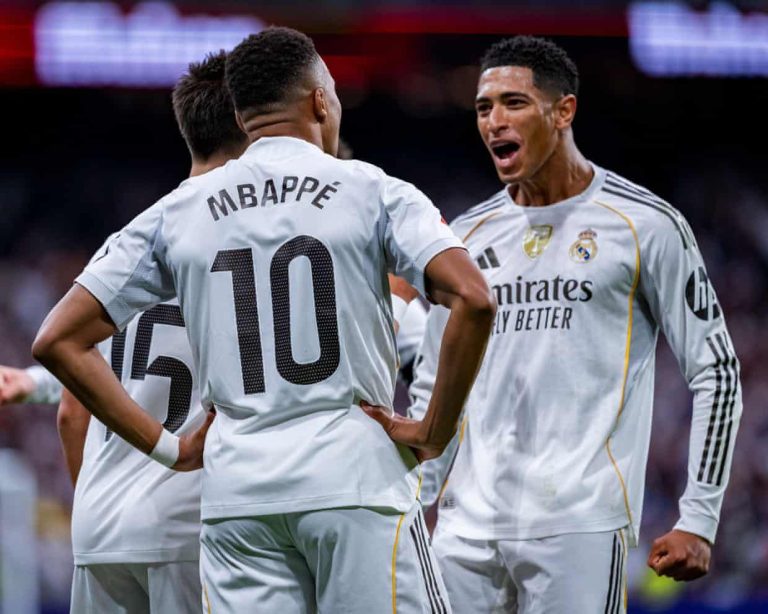 Gola të anuluar dhe polemika për penallti: Real Madrid fiton “El Clásico”-n e parë, Mbappé dhe Bellingham ‘gjunjëzojnë’ Barçën 2–1