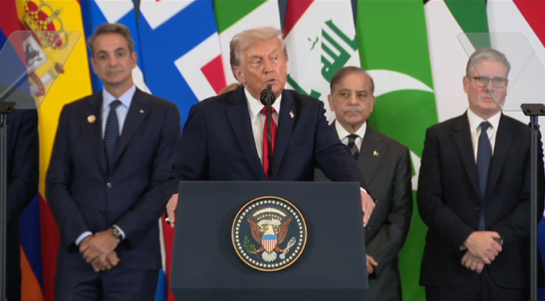 Trump Nënshkruan Marrëveshjen e Paqes në Gaza: “Lufta 3 Mijë Vjeçare Morri Fund”