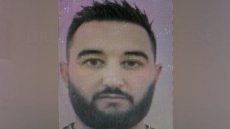 (VIDEO) Baza e arsenalit me armë në Tiranë: Zbulohet fotoja e 34-vjeçarit të arrestuar (VIDEO) Baza e arsenalit me armë në Tiranë: Zbulohet fotoja e 34-vjeçarit të arrestuar