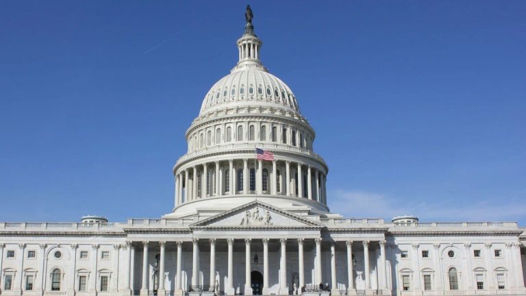 Kaos në SHBA, qeveria federale mbyllet pas përplasjeve të Trump dhe demokratëve