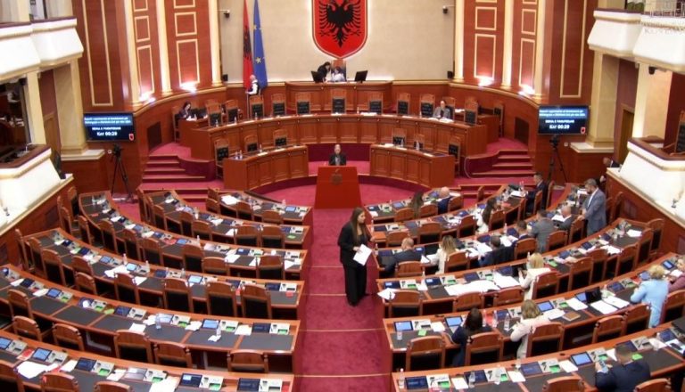 Opozita Braktis Kuvendin Pas 12 Orësh Përplasje: Mazhoranca Rrëzon Komisionet Hetimore Për McGonigal Dhe 11 Majin