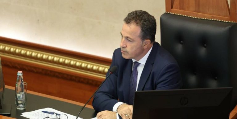 Agron Shehaj: “Peleshi Të Jep Dorëheqjen, Është Kryeparlamentari Më i Dobët i 35 Viteve”