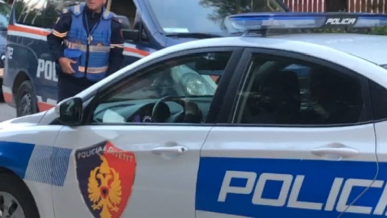 Gjendet i Vdekur Një Burrë Në Autostradën Fier–Vlorë, Dyshohet Për Shkaqe Natyrale