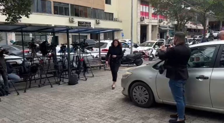 Ajola Xoxa paraqitet në SPAK, zbatohet masa “detyrim paraqitje” për bashkëshorten e Erion Veliajt