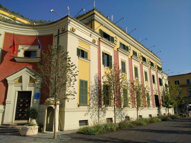 Opozita në Gabim Fatal: Kandidatët Jashtë Politikës i Japin Manastirliut Avantazh në Tiranë
