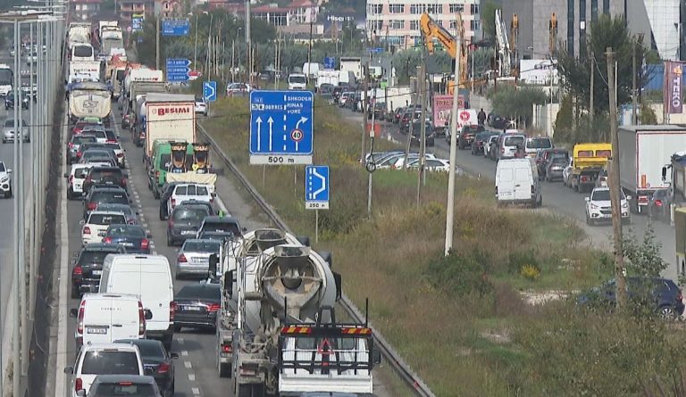 ARRSH Njofton Planin E Ri Të Menaxhimit Të Trafikut Në Autostradën Tiranë–Durrës: Bllokim Natën Nga Ora 23:00 Deri Në 06:00