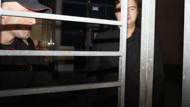 Lulzim Basha del nga SPAK pas një ore e gjysmë: “Duhet të ruaj sekretin hetimor” Lulzim Basha del nga SPAK pas një ore e gjysmë: “Duhet të ruaj sekretin hetimor”