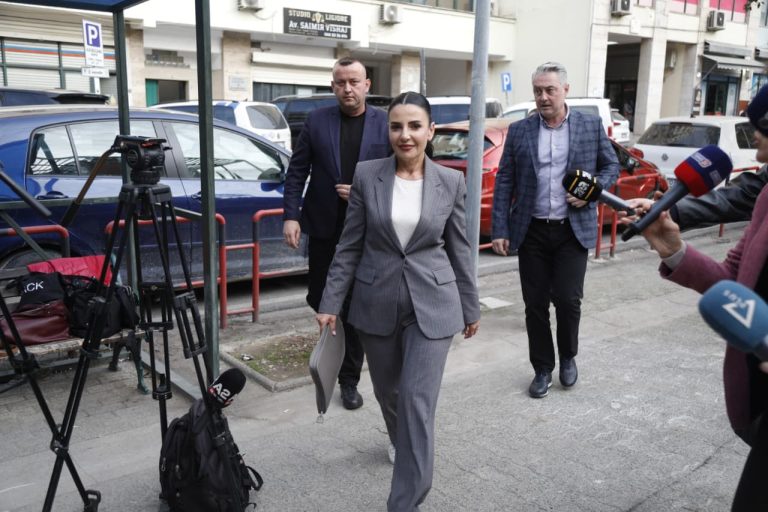 Belinda Balluku Si Veliaj, Përpara SPAK: Hetim Për Tenderat E Llogarasë Në Të Njjtën Ditë Me Gjyqin E Ish-Kryebashkiakut