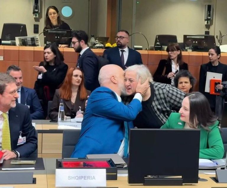 Puthja E Zjarrtë Në Bruksel – Gazetari Grek Shpërthen Kundër Ramës: “Turp, Sjellje E Papërshtatshme Për Diplomacinë!”