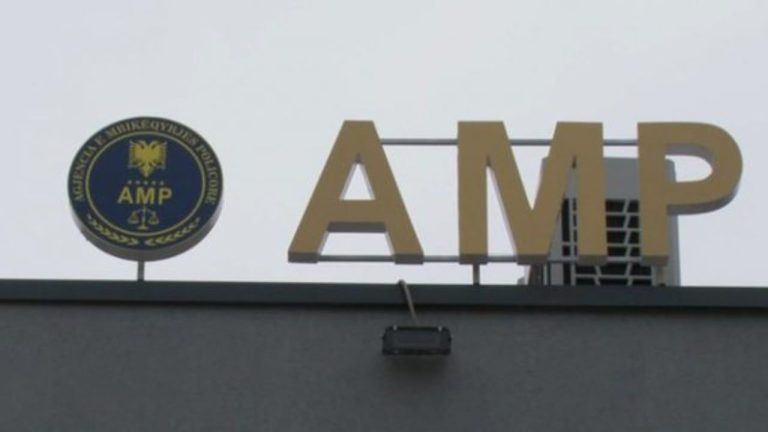 AMP Dhe SPAK Godasin Korrupsionin: Punonjësi I Policisë Arrestohet Për 60 000 Lekë Ryshfet