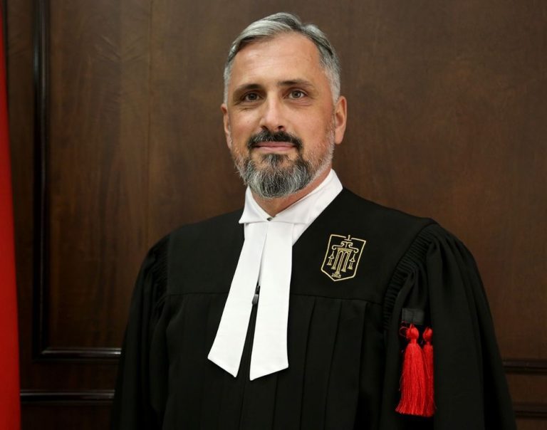 Asim Vokshi Reagon Pas Artikullit “Gjyqtari Agjent”: “Do Ndjek Çdo Procedurë Ligjore Për Të Zhbërë Këto Shpifje”