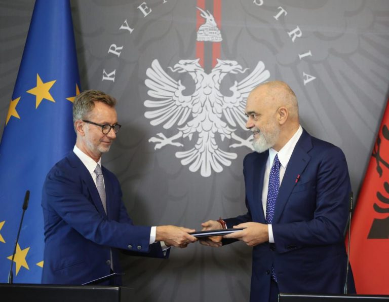 Rama Ndërpret Gazetaren Ambrozia Meta Në Konferencën Me BE-Në