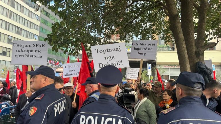 Banorët e Tragjasit, Orikumit dhe Dukatit Protestojnë Para SPAK: Kallëzim për Tjetërsimin e Tokave, Kërkohet Hetim Edhe Në SHBA