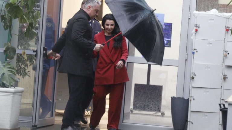 GJKKO Lë në Fuqi Pezullimin nga Detyra të Belinda Ballukut, Arrest Shtëpie për Dy Vartësit