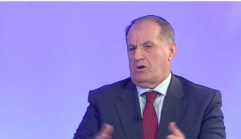 Xhemal Qefalia Ja Kalon Dhe Zegjinesë “Po S’Ka Krime, Ç’Na Duhet Policia?”