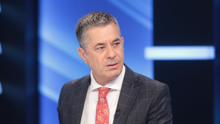 Shishet E Verës Me Miliona Euro, Lorenc Vangjeli Shpërthen Në Studio: “R**t Ku T’i Kenë Kush Vjedh”