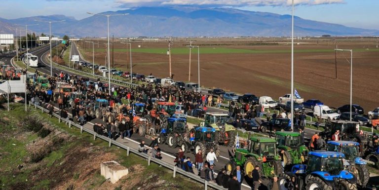 Fermerët Në Greqi Bllokojnë Rrugët: Një Kontrast Me Shqipërinë Dhe Trajtimin E Protestave