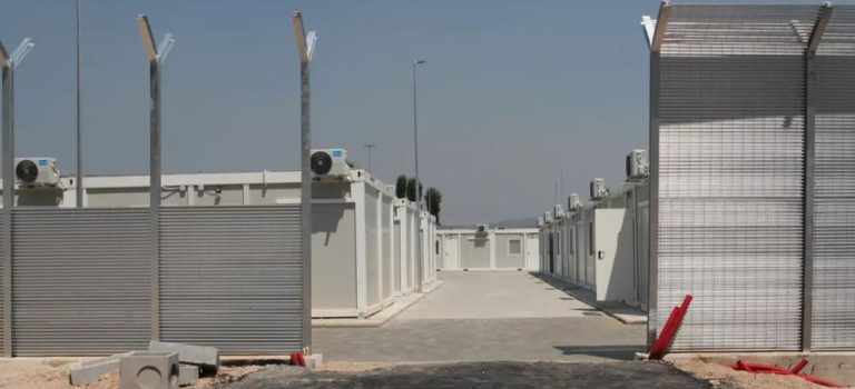 Shqipëria Planifikon 20 Qendra të Reja Pritëse për Emigrantët: Ja Ku Do Të Ngrihen Kampet dhe Sa Do Të Kushtojnë
