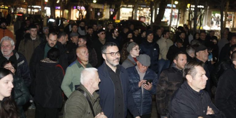 Lëvizja Bashkë Proteston Para Kuvendit Kundër Ramës Dhe Ballukut