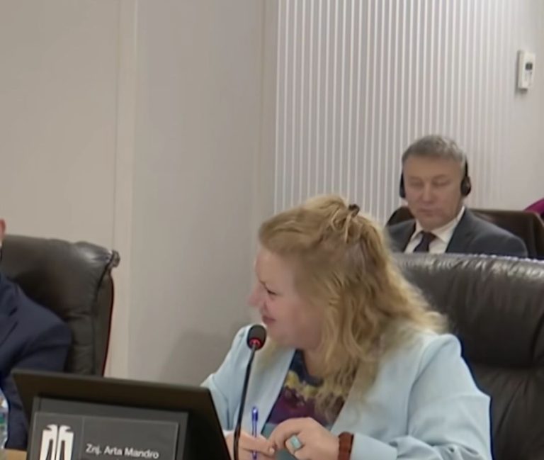 Pyetja Që Rrëzoi Maskën: Arta Mandro dhe Kriza e Nivelit Profesional në Kupolën e Drejtësisë