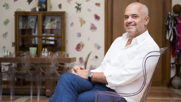 Edi Rama, Kryeministër Dhe Artist: Balanca Mes Pushtetit Dhe Krijimtarisë