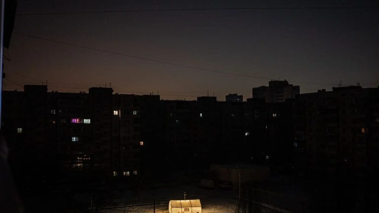 Ukraina Në Errësirë Totale, BE Miraton 145 Milionë Euro Ndihmë Humanitare Dhe Dërgon Gjeneratorë Elektrikë