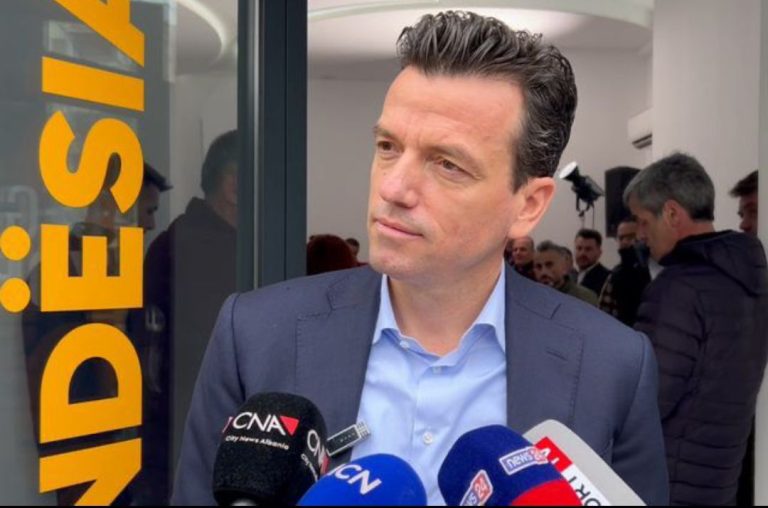 “Topi Në Fushën E PD”: Thirrja E Fortë E Agron Shehajt Që Zbulon Nëse Berisha Do Ta Rrëzojë Vërtet Qeverinë Apo Do Të Qëndrojë Në Pakt Me Pushtetin