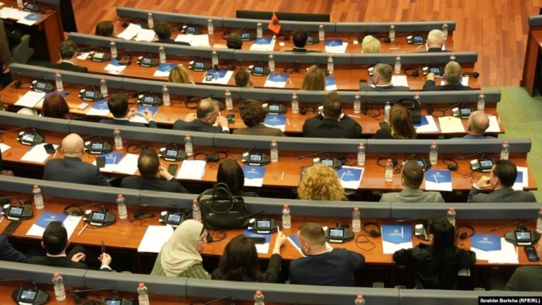 Konstituohet Kuvendi I Kosovës, Albulena Haxhiu Zgjidhet Kryetare