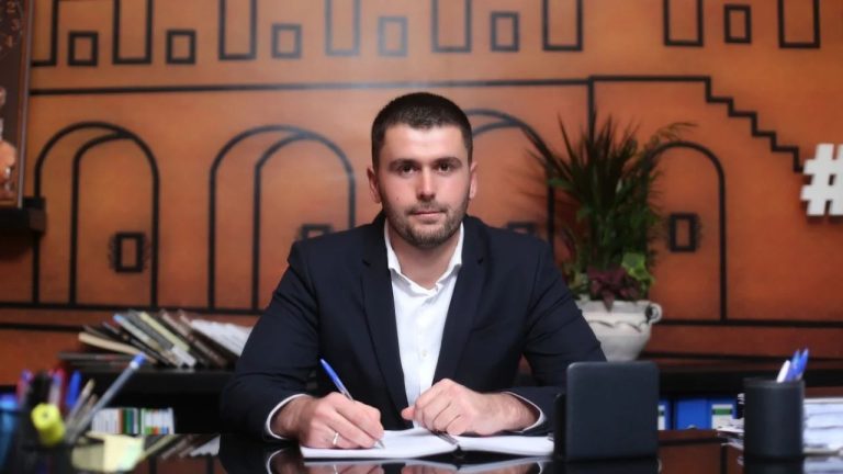 U Dënua Nga GJKKO Me 1 Vit Burg, Policia E Durrësit Ekzekuton Vendimin Për Ish-Kryebashkiakun E Rrogozhinës