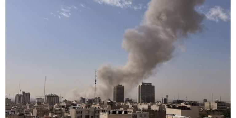 Izraeli Dhe SHBA Sulmojnë Iranin, Shpërthime Në Teheran Dhe Gjendje Emergjence Në Tel Aviv