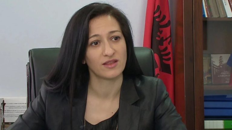 Arrestohet Arta Dollani, drejtoresha e Agjencisë së Arsimit Parauniversitar