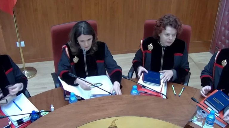 Gjykata Kushtetuese Ngec, Pezullimi I Ballukut Mbetet Në Fuqi: Një Krizë Ligjore Që Ekspozon Shtetin