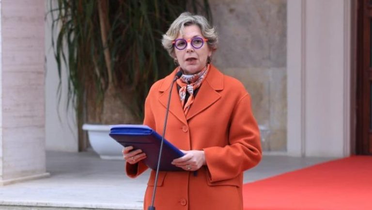 Skandali I Analizave Në QSUT: Pacientët Pa Shërbim Pas Datës 20, Ministria Premton Zgjidhje Brenda Vitit