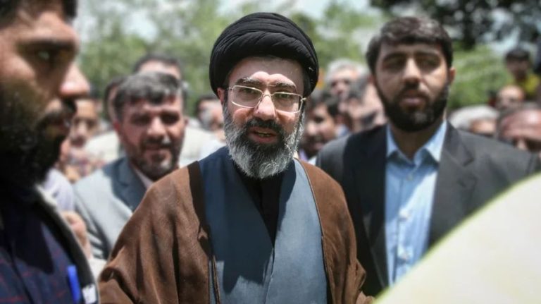 Djali I Ali Khameneit Zgjidhet Lider Suprem I Iranit Mes Përshkallëzimit Të Konfliktit