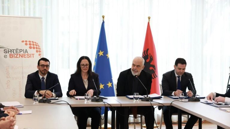 Rama Pranon Rritjen E Naftës, Zbulon Planin E Ri: Rezerva Shtetërore Për 100 Ditë Dhe Hyrje E Shtetit Në Treg