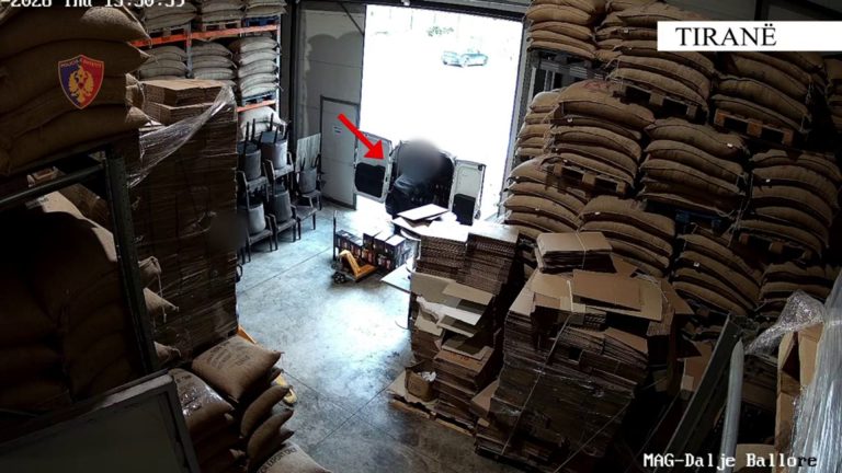 Dy magazinierë në pranga për vjedhjen e 40 tonëve kafe, nën hetim edhe një shpërndarës