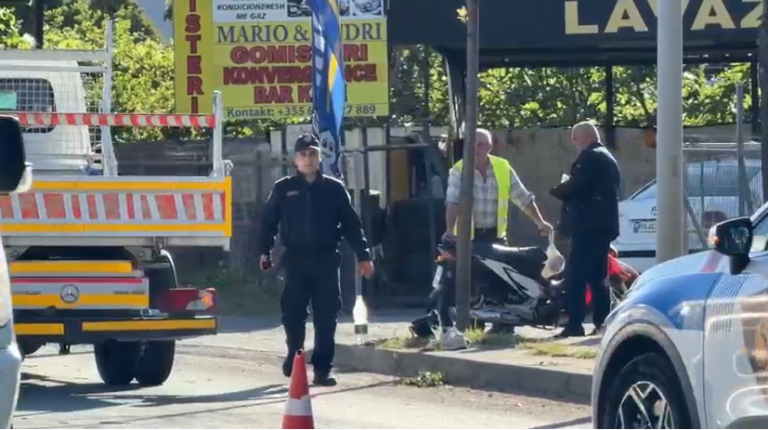 Aksident në aksin Lezhë-Milot, kamionçina përplas motorçikletën pranë kryqëzimit të Shëngjinit