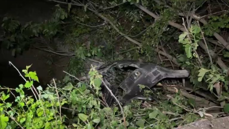Tragjedi në Lezhë: babë e bijë gjenden të vdekur në makinë të përmbysur në kanal