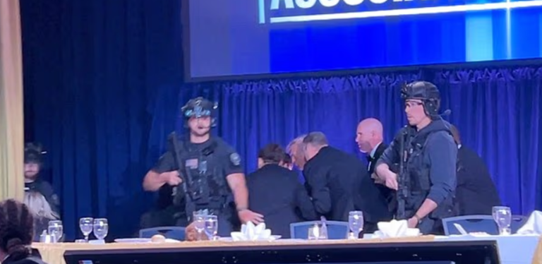 Trump largohet me urgjencë nga darka me gazetarët pas raportimeve për 7-8 të shtëna