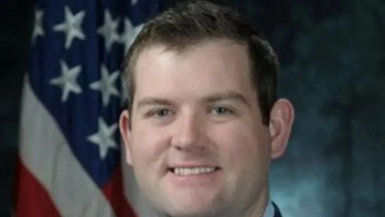 Vdes ish-ushtaraku amerikan që pritej të dëshmonte për UFO-t para Kongresit