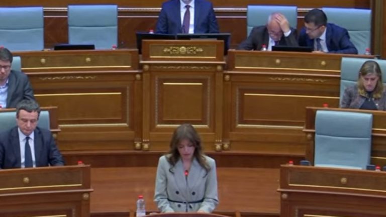 Kosovë, opozita bojkoton seancën e jashtëzakonshme; Haxhiu: Vota është minimumi