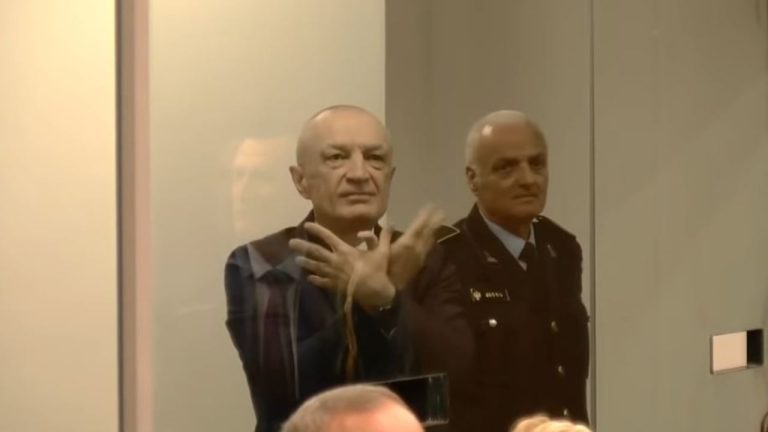 Ilir Meta nga paraburgimi: më lanë vetëm një ajrosje në ditë dhe më ndërprenë intervistën