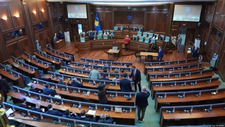 Kurti hap rrugë edhe për emrin e Vjosa Osmanit, opozita e quan manovër në minutën e fundit