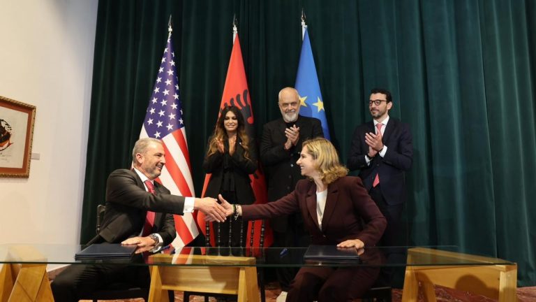 Marrëveshja 6 miliardë USD për gazin: qeveria thotë se Vlora do të bëhet nyje energjetike