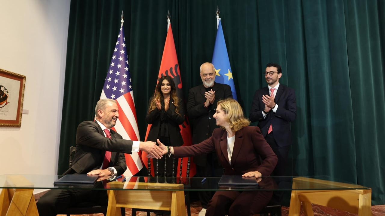 Marrëveshja 6 miliardë USD për gazin: qeveria thotë se Vlora do të bëhet nyje energjetike