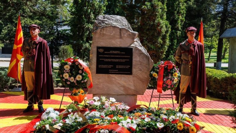 Shkup, ceremoni me tension politik: ministri nderon memorialin që i quan shqiptarët “terroristë”