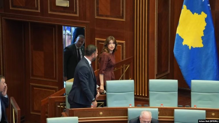 Zgjedhja e presidentit në Kosovë futet në orët e fundit, seanca shtyhet sërish për 23:00